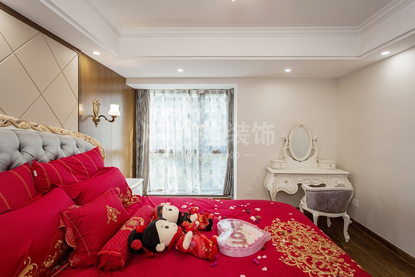 婚房臥室裝修效果圖.jpg