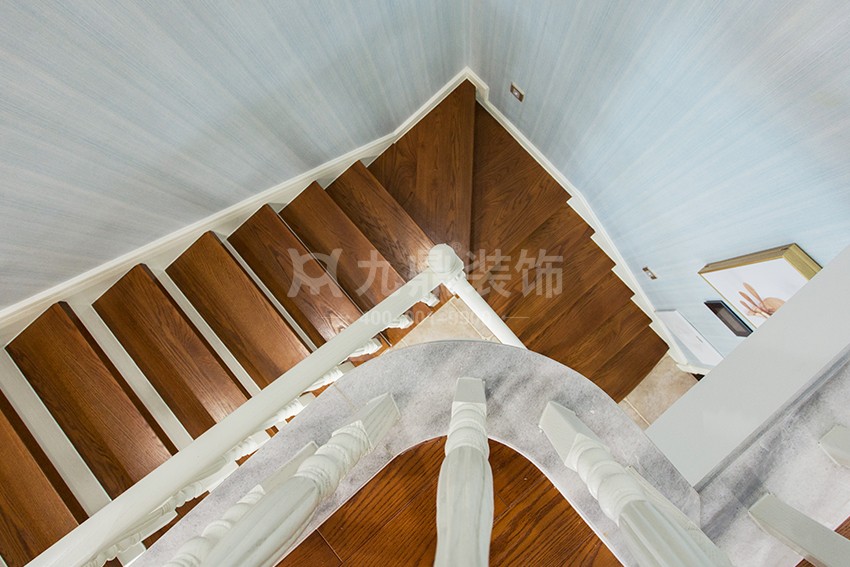 樓梯裝修效果圖.jpg 樓梯裝修效果圖.jpg