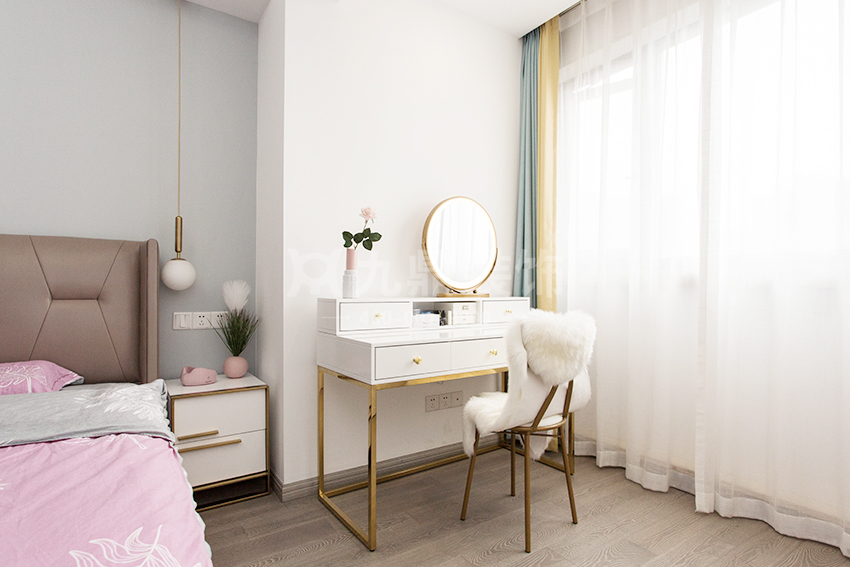 臥室裝修實(shí)景圖