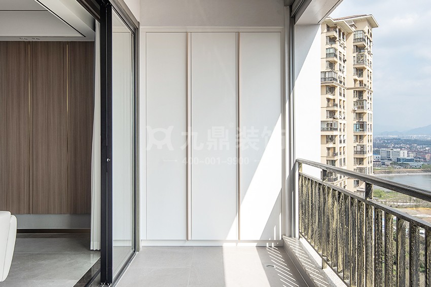 主臥陽(yáng)臺(tái)裝修圖