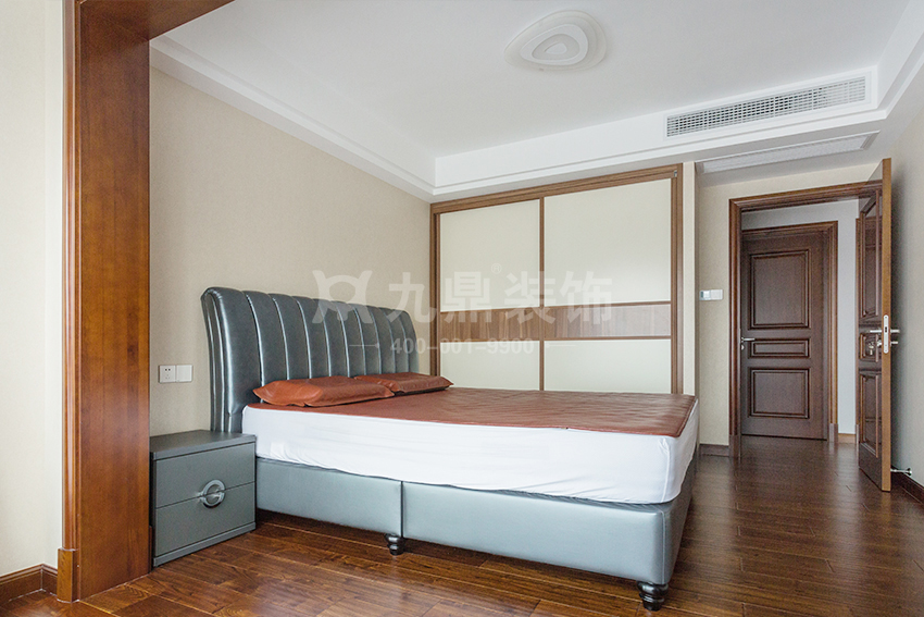 臥室.jpg 臥室.jpg